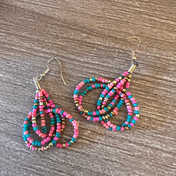 Beautiful vibrant multi strand beaded necklace and earring set - Picture 5 of 8